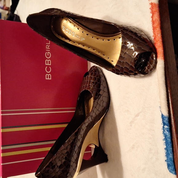 Shoes - Picture 2 of 2